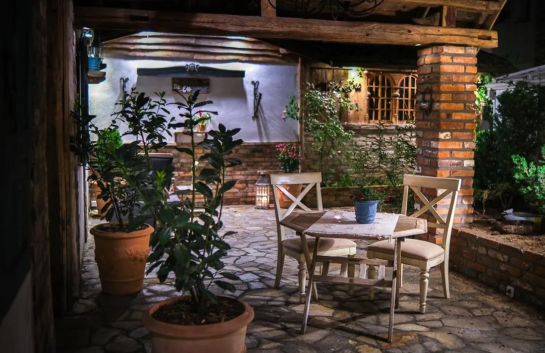 Paul'S Fantasia Boutique Suites-1